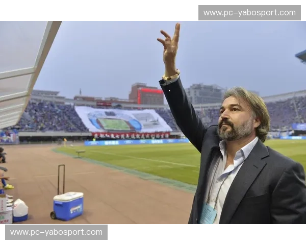 越秀山的传控美学与海河畔的金元风暴：复刻中超最极致的足球江湖